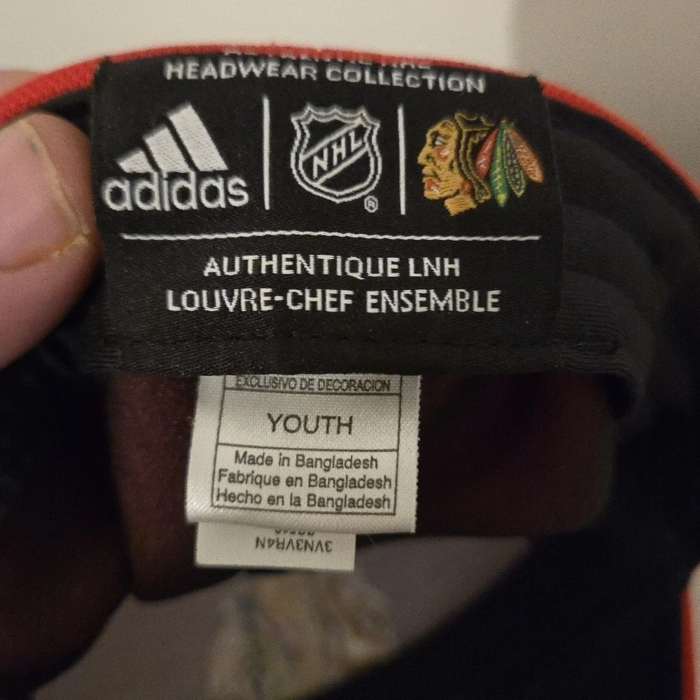 Authentic NHL Adidas Chicago Blackhawks Hat Youth Fitmax Elastic Stretch Fit